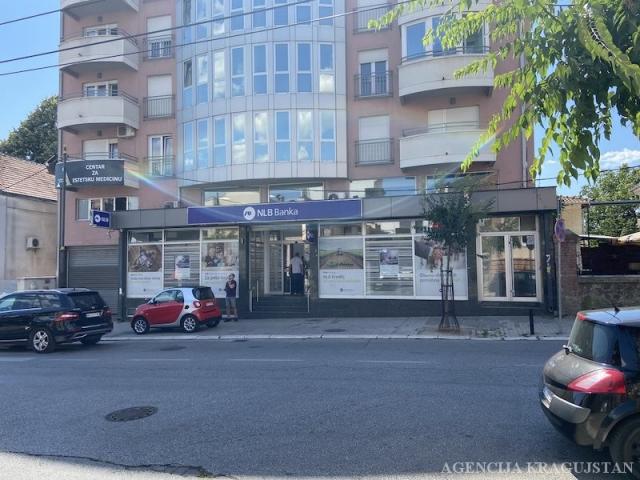 Izdavanje, Lokal, 220. 00m2 , Centar