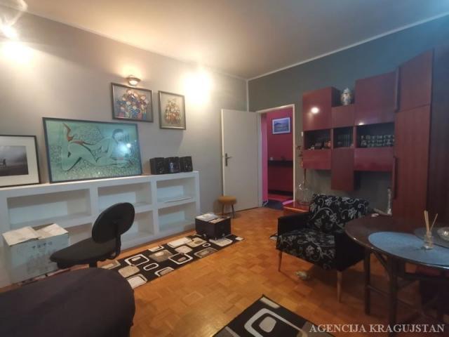 Izdavanje, Stan, 55. 00m2 , Centar