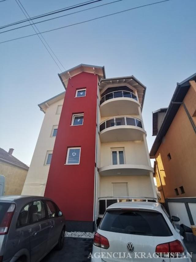 Izdavanje, Stan, 95. 00m2 , Denino brdo