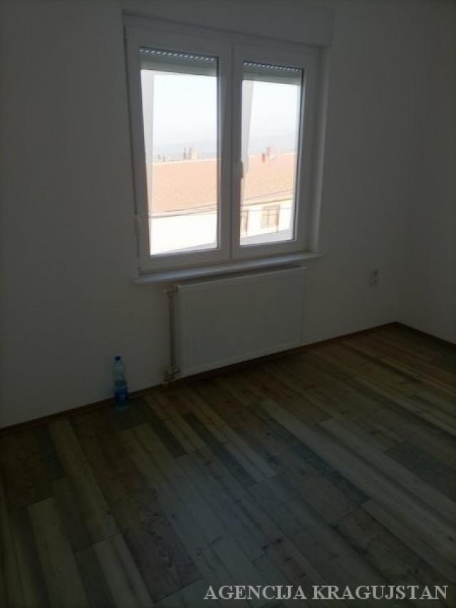 Izdavanje, Stan, 95. 00m2 , Denino brdo