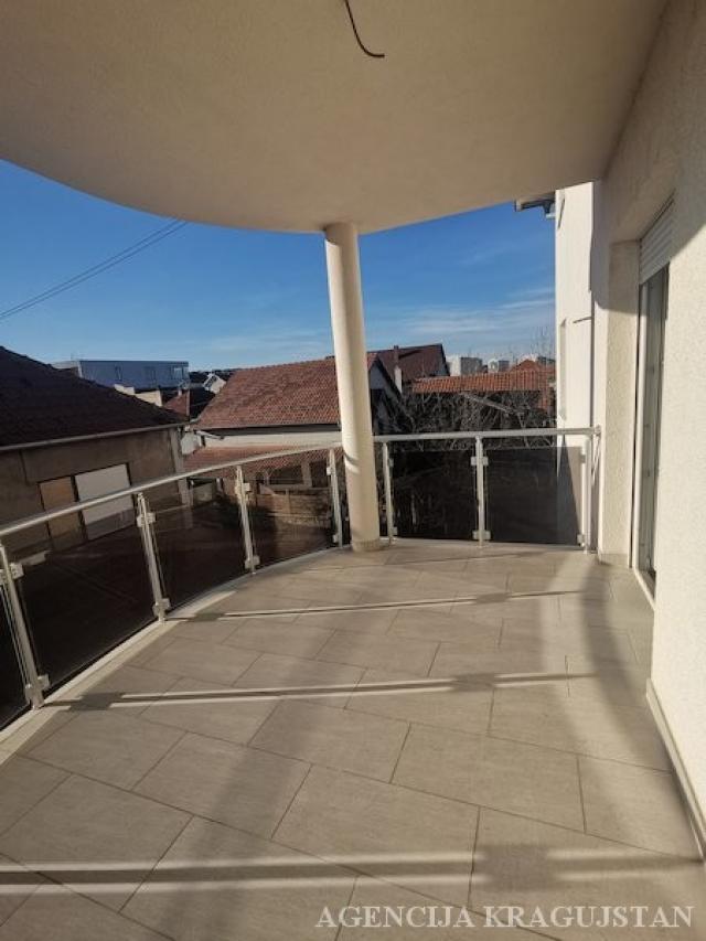 Izdavanje, Stan, 95. 00m2 , Denino brdo