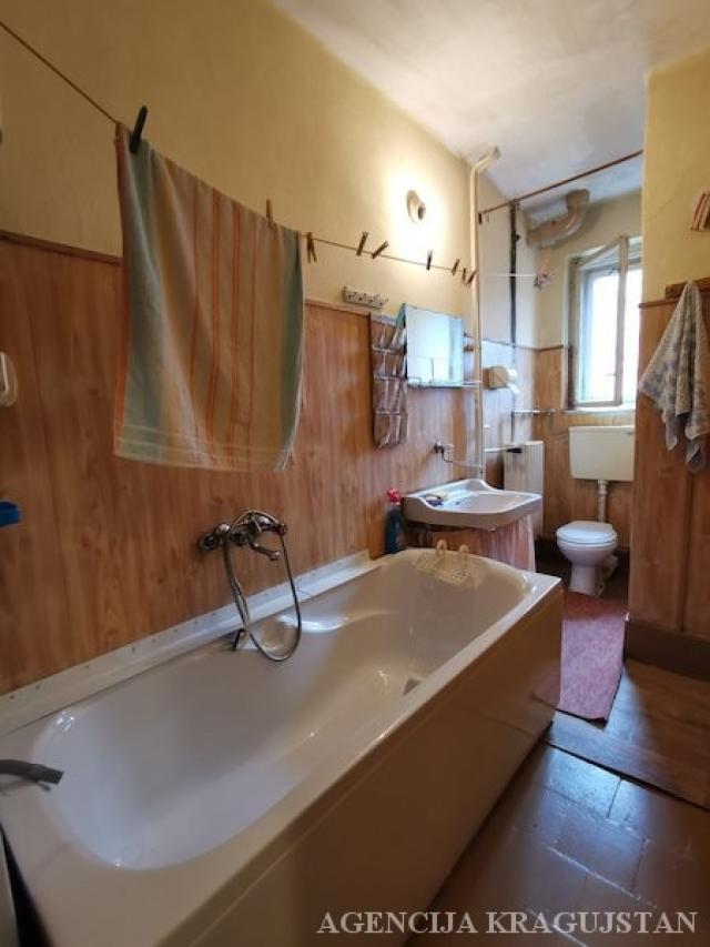 Izdavanje, Stan, 52. 00m2 , Centar