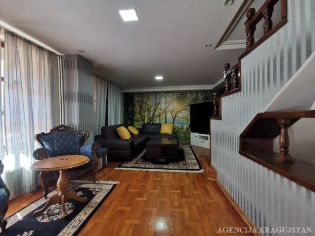 Izdavanje, Stan, 70. 00m2 , Centar