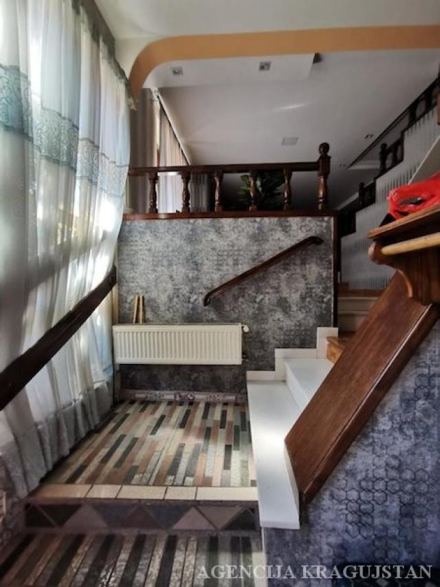 Izdavanje, Stan, 70. 00m2 , Centar