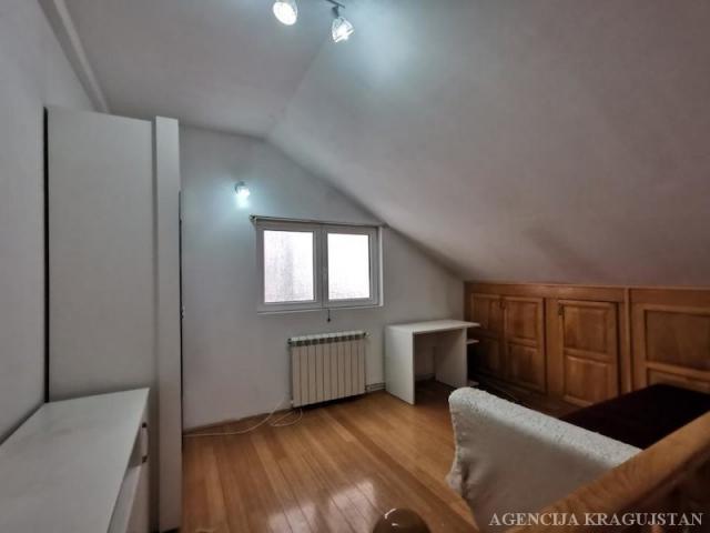 Izdavanje, Stan, 50. 00m2 , Centar