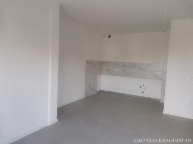 Izdavanje, Stan, 49. 00m2 , Centar