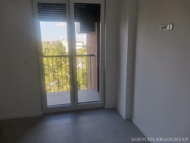 Izdavanje, Stan, 49. 00m2 , Centar