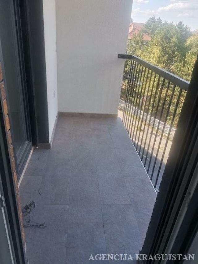 Izdavanje, Stan, 49. 00m2 , Centar