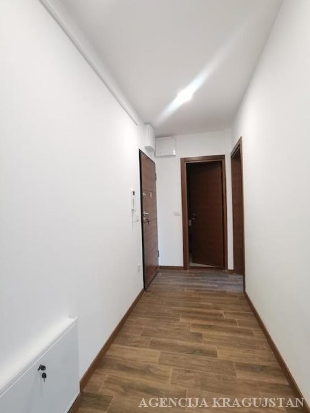 Izdavanje, Stan, 42. 85m2 , Centar