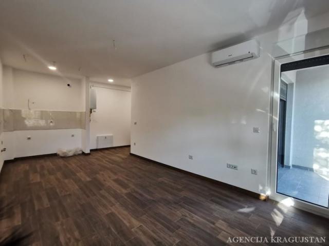 Izdavanje, Stan, 42. 85m2 , Centar