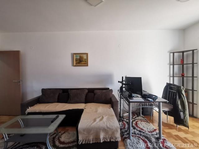 Prodaja, Stan, 43. 00m2 , Centar