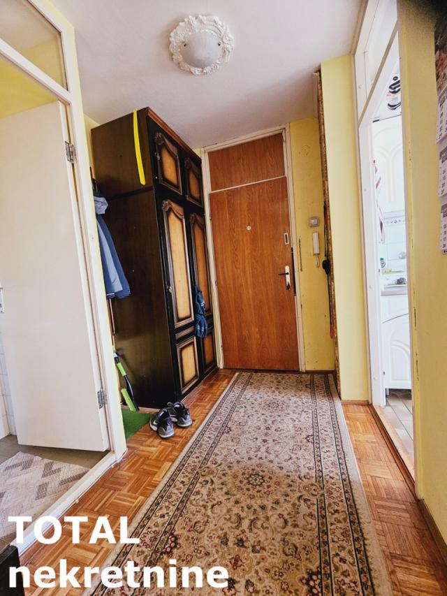 4 Četvorosoban stan NOVI SAD, 185400€