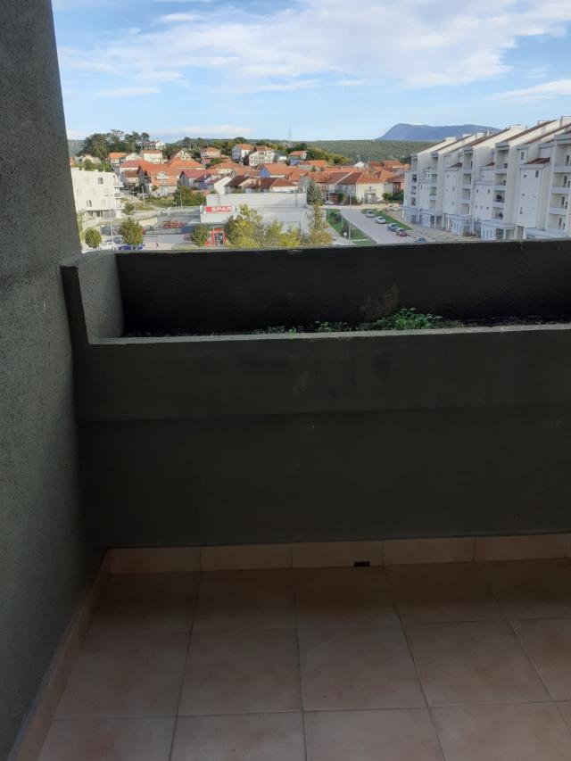 Knin, centar, renoviran stan, 49m2, 50km od mora