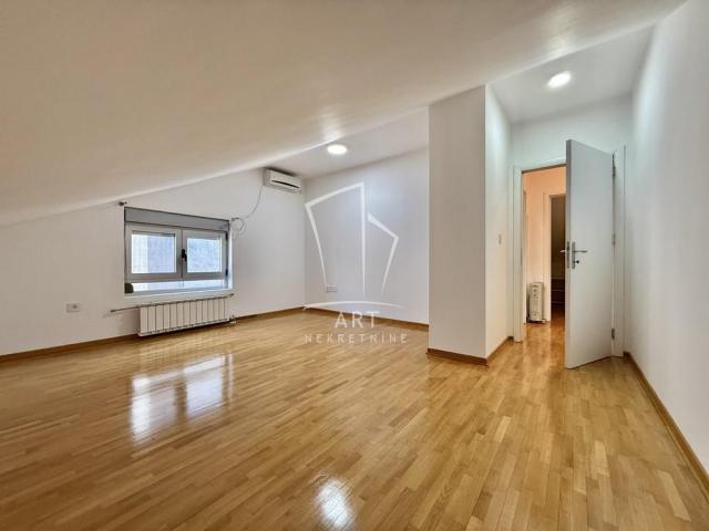 Lekino brdo, Rade Končara, Duplex ID#9250