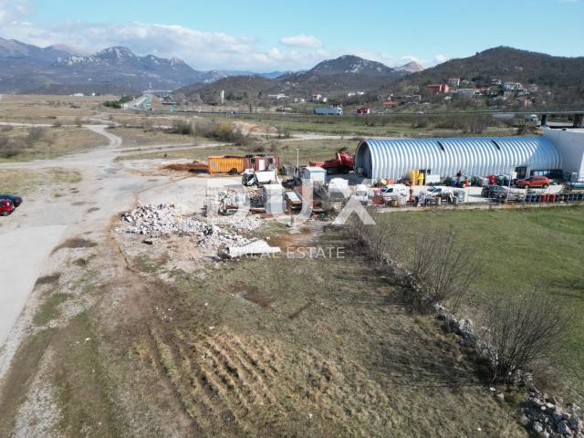 KUKULJANOVO, GROBNIK, SOBOLI - građevinsko zemljište 5083m2 za halu poslovno-stambenu zgradu 