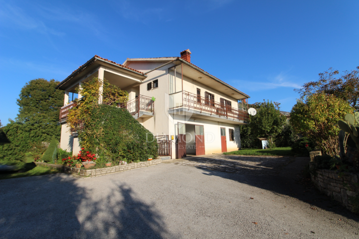 Pićan, Familienhaus in schöner Lage