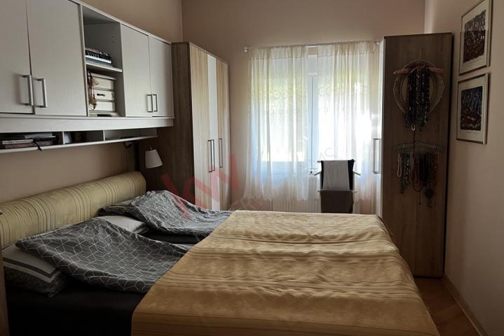 
				Kuća, Bulevar JNA, izuzetno održavana, sa letnjikovcem, 450m2, na 8, 8 ari placa
			