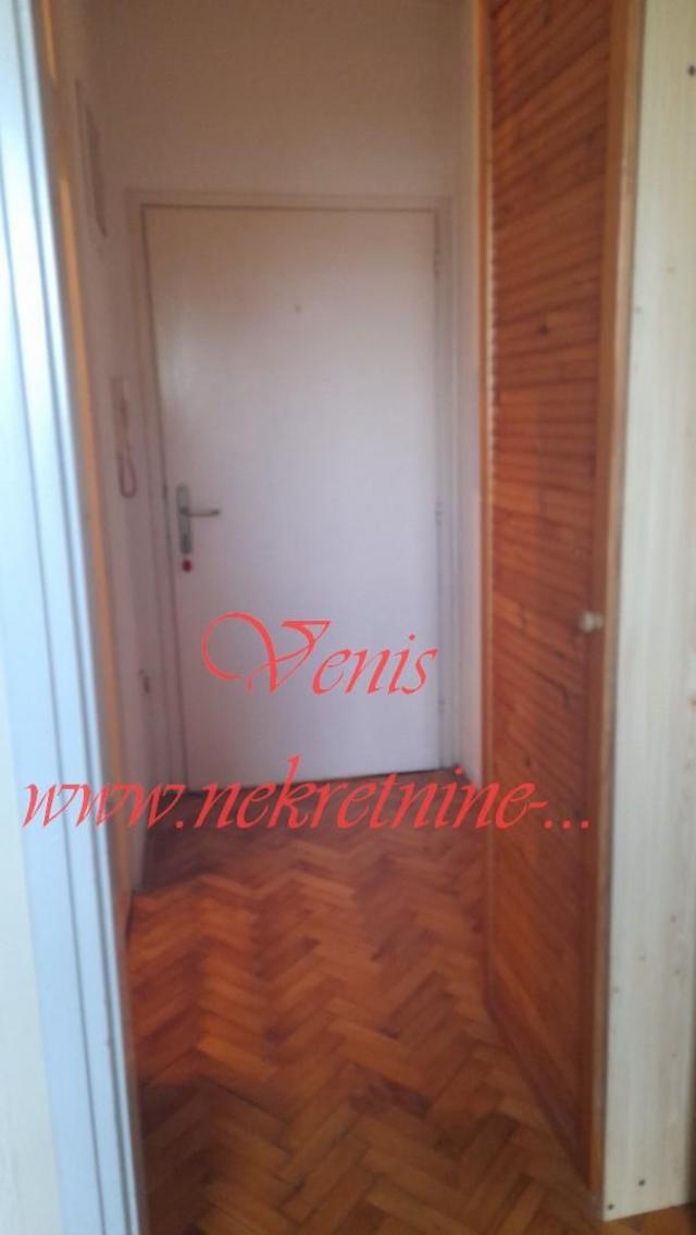 DETELINARA  ul. Banatska – 200 Eur USELJIV ID#2403