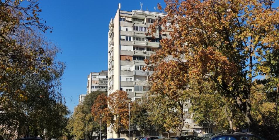 Zemun, Ohridska, stan sa pogledom ka Gardošu i Dunavu .. 