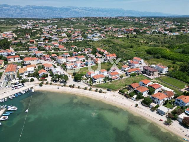 ZADAR, VRSI - Građevinsko zemljište na 30m od mora