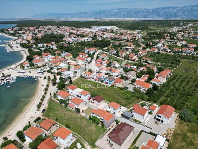 ZADAR, VRSI - Građevinsko zemljište na 30m od mora