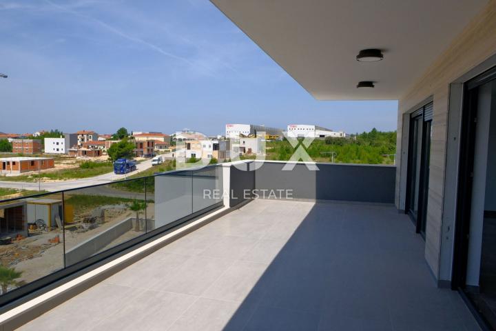 ZADAR, VRSI - Spacious four-room penthouse near the sea, S5