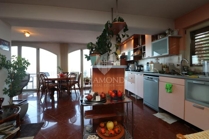 Labin, surroundings, house in a great location with a beautiful view of the sea