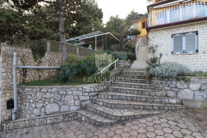 Labin, surroundings, house in a great location with a beautiful view of the sea