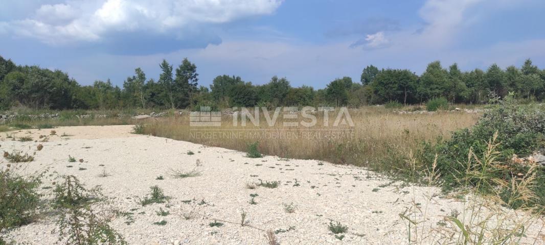 Poreč okolica - građevinsko 1050 m2 + poljoprivredno 2201 m2