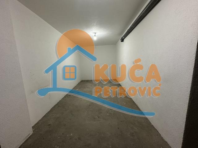 Izdaju se dva garažna mesta na Pantaleju, 40m2!