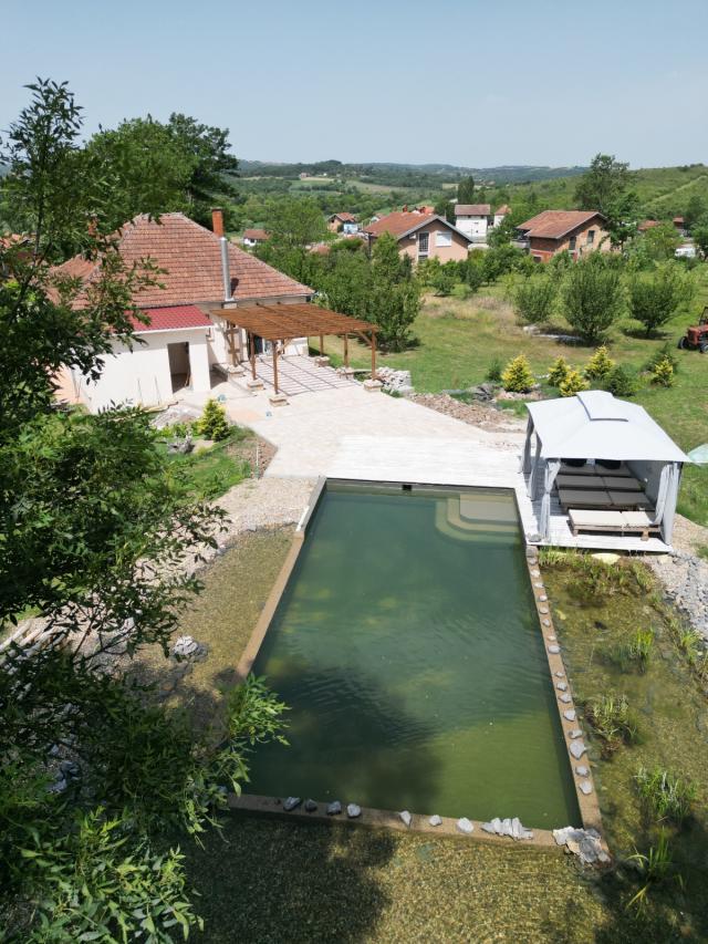 Prodaje se kuća sa bazenom, podnožje Kosmaja