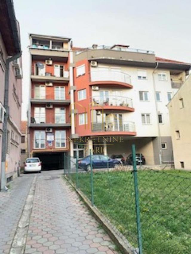 Prodaja, Stan, 100m2 , Centar