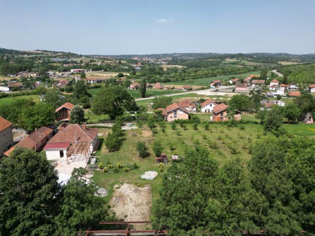 Prodaje se kuća sa bazenom, podnožje Kosmaja