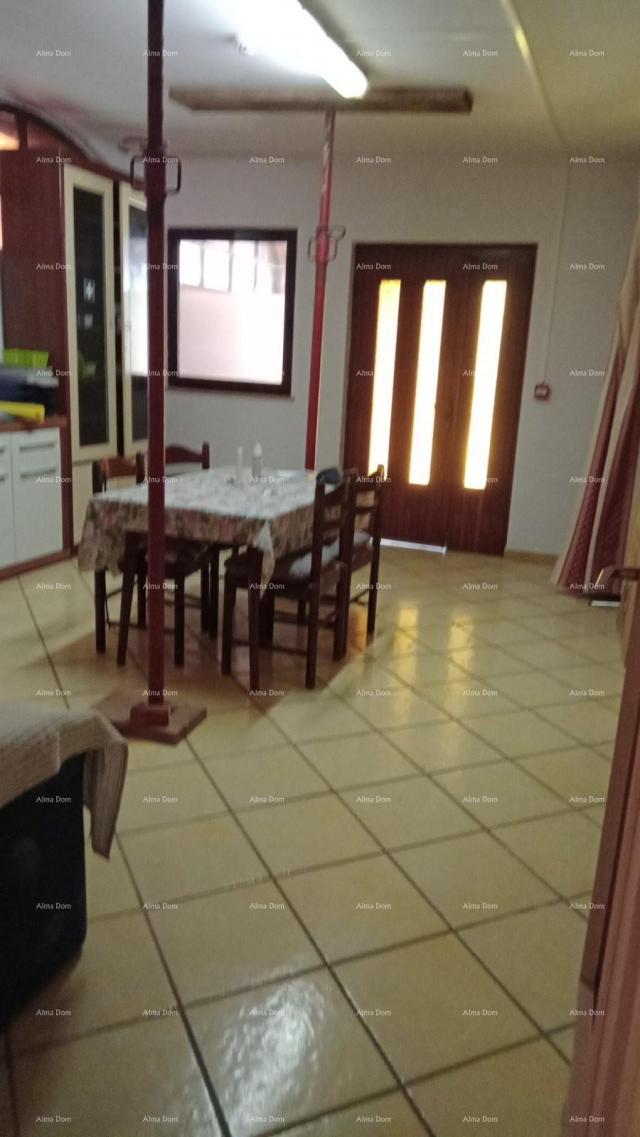 Kuća Prodaja kuće s apartmanima u Puli  blizu mora, s pogledom na more