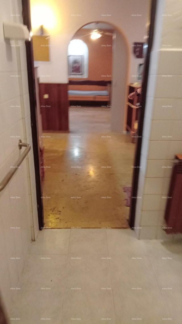 Kuća Prodaja kuće s apartmanima u Puli  blizu mora, s pogledom na more