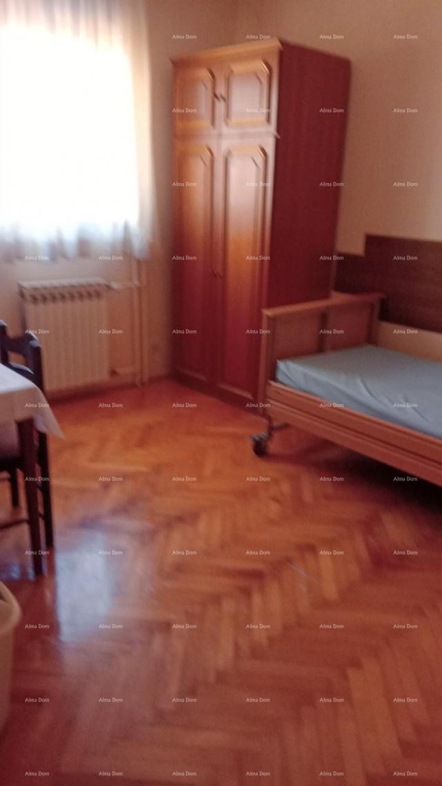 Kuća Prodaja kuće s apartmanima u Puli  blizu mora, s pogledom na more