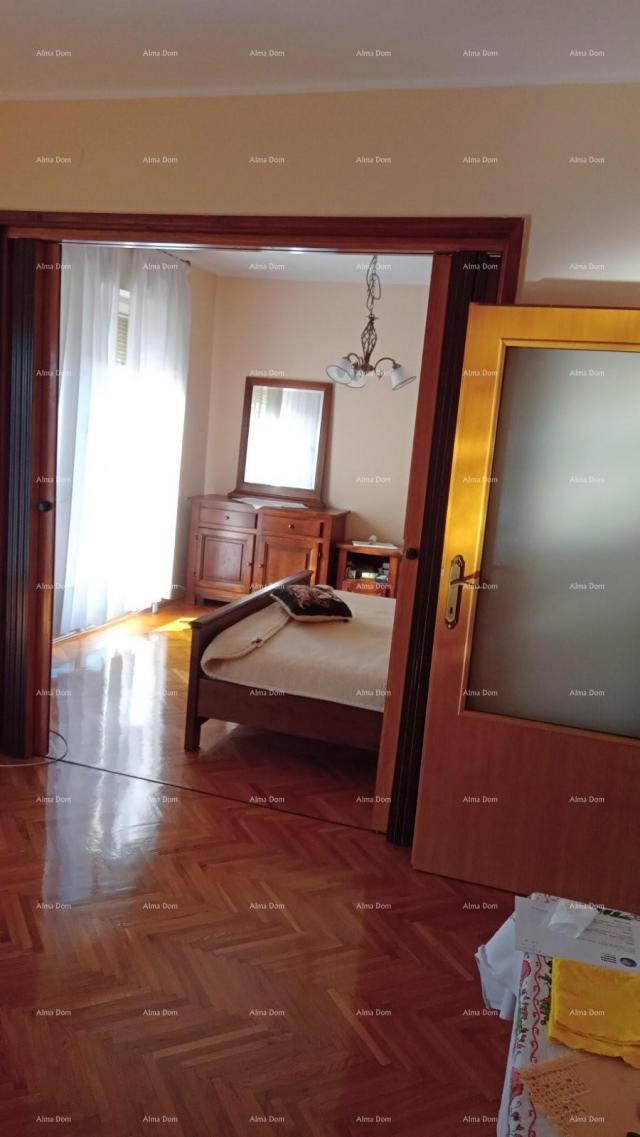 Kuća Prodaja kuće s apartmanima u Puli  blizu mora, s pogledom na more