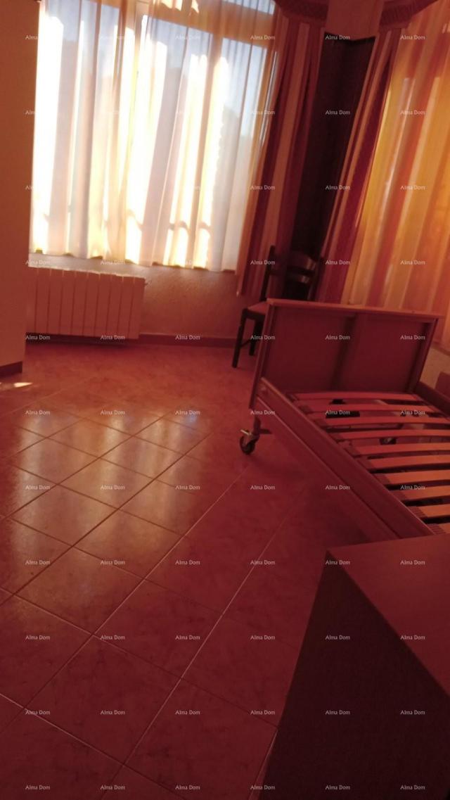 Kuća Prodaja kuće s apartmanima u Puli  blizu mora, s pogledom na more