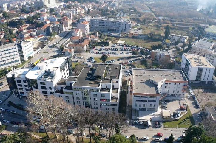 Poslovni prostor Pula, veliki poslovni prostori sa podzemnim garažama. Centar mjesta. 