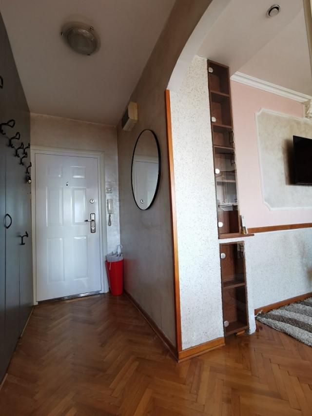 VRACAR JUZNI BULEVAR 45m2 , 600e