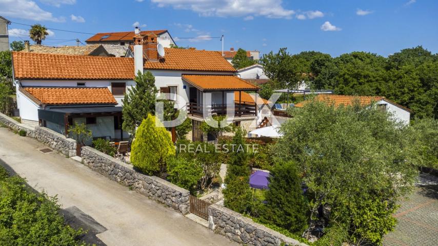 OTOK KRK, VRBNIK (okolica) - Kuća s bazenom i jacuzzijem