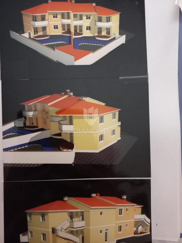 Land with building permit for 5 apartments, Medulin!