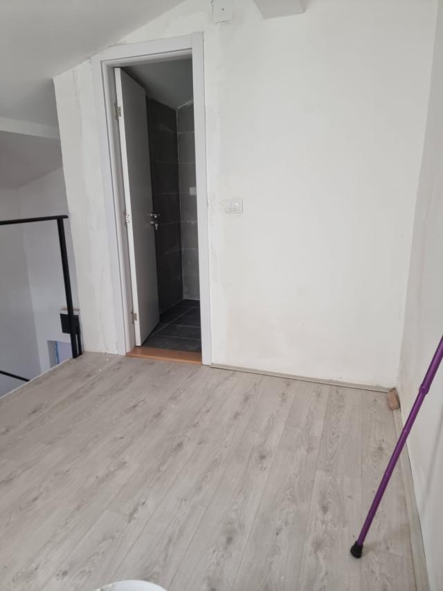 VOZDOVAC PAUNOV BREG 80m2 , T , 150000e