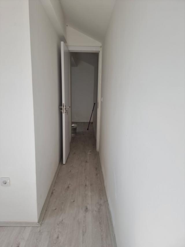 VOZDOVAC PAUNOV BREG 80m2 , T , 150000e