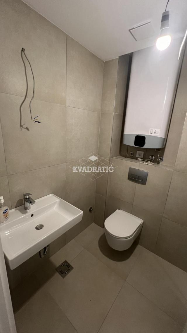 Crveni krst, Garaža, Prazan 55m2, VPR, terasa