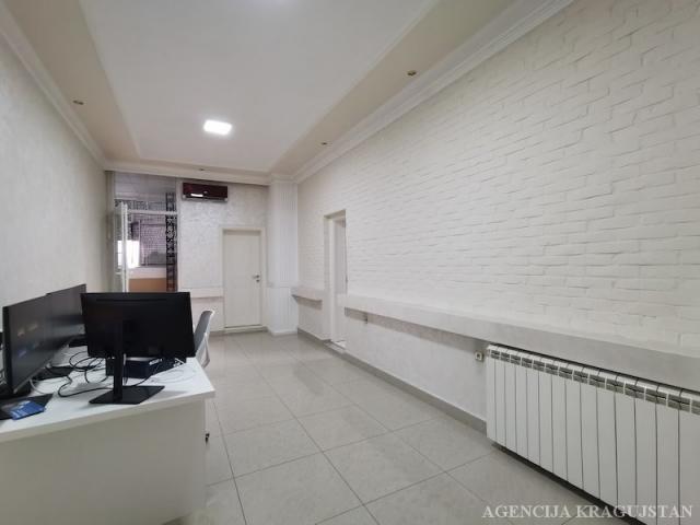 Izdavanje, Lokal, 150. 00m2 , Centar