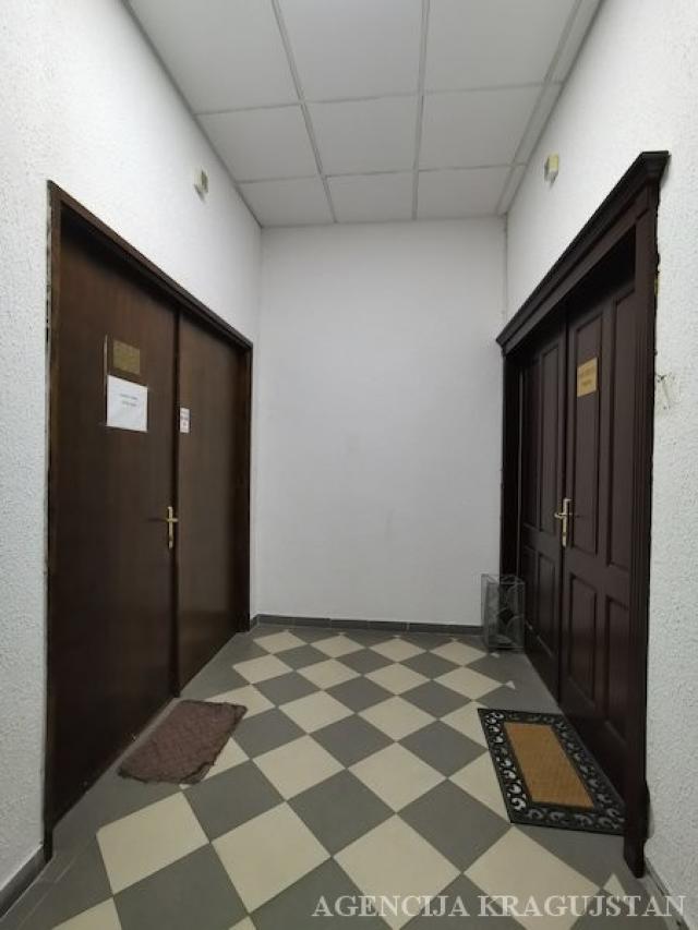 Izdavanje, Lokal, 150. 00m2 , Centar