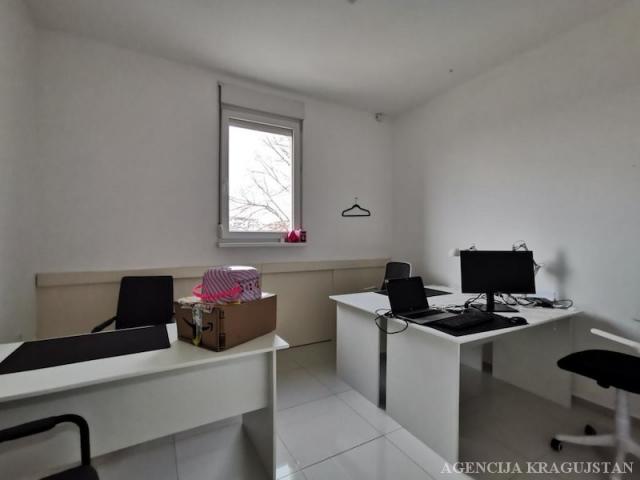 Izdavanje, Lokal, 150. 00m2 , Centar