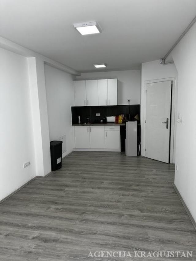 Izdavanje, Lokal, 209. 00m2 , Centar