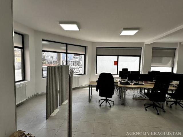 Izdavanje, Lokal, 209. 00m2 , Centar